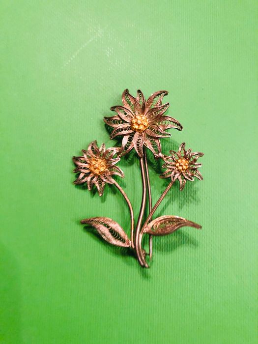 broșă argint filigranat cu flori