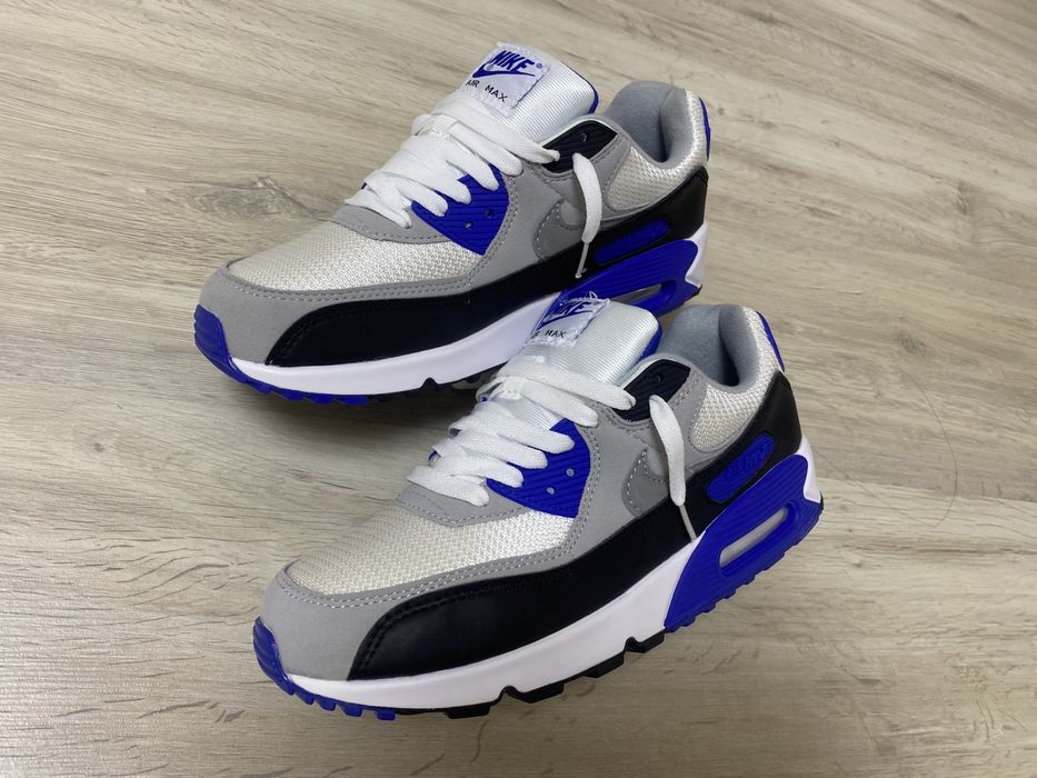 Новые кроссовки Nike