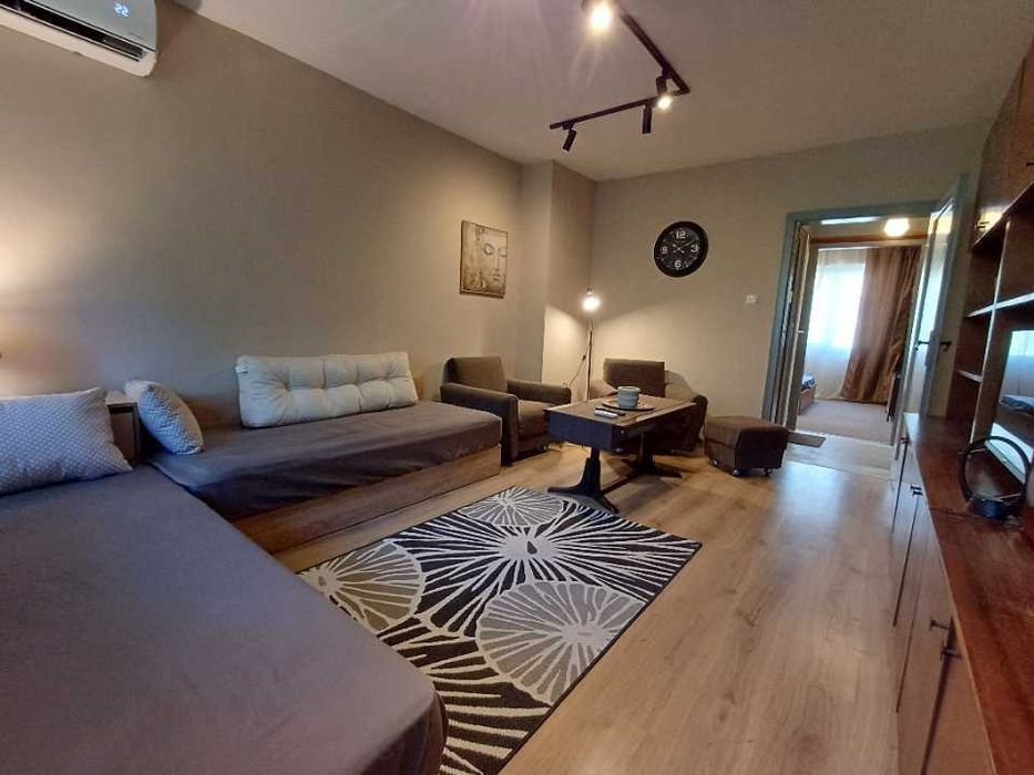 Дава се под наем Двустаен апартамент в Бургас, Славейков - 60 кв.м за 433.5 € - Снимка #2