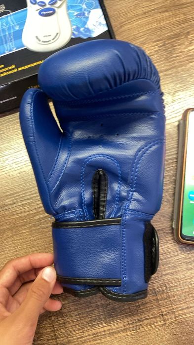 Перчатки на бокс