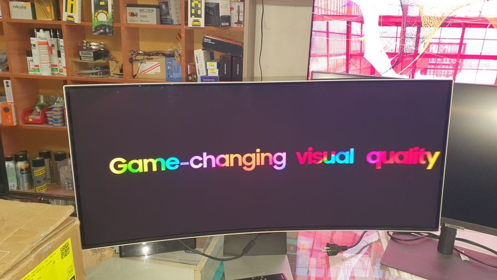 Гейминг монитор Samsung , OLED , 34 инча , Извит