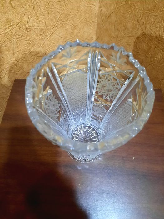 Югославский хрусталь, красивая ваза для цветов в идеальном состоянии.