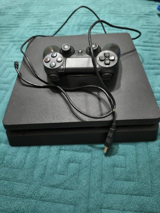 Play station 4 (ps 4) cu jocuri si 1 controller