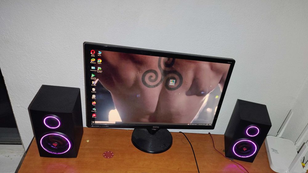 Настолен компютър,потходящ за игри и работа.