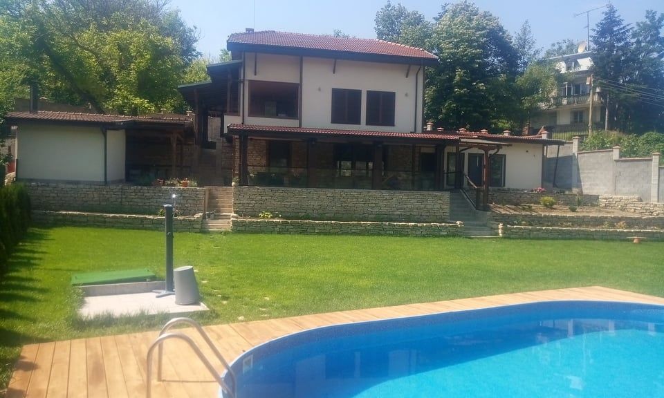 Строителство, цялостни ремонти и височинни услуги с автовишка