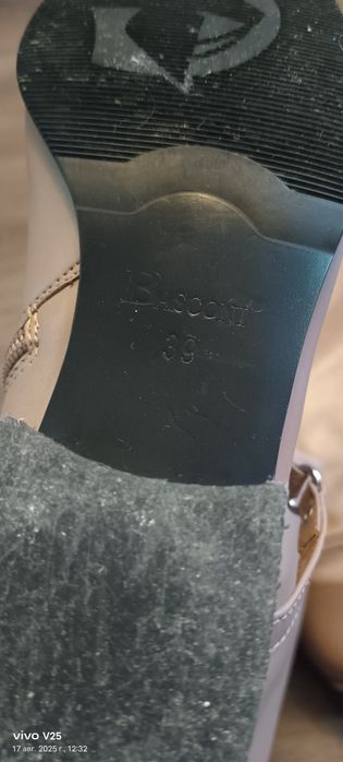 Продам кожаные сапоги Basconi