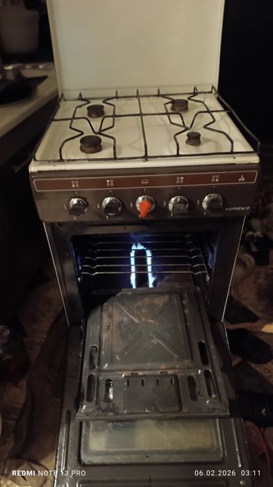 Срочно продаю газ плиту размер  50на50 4кампоричний работает о