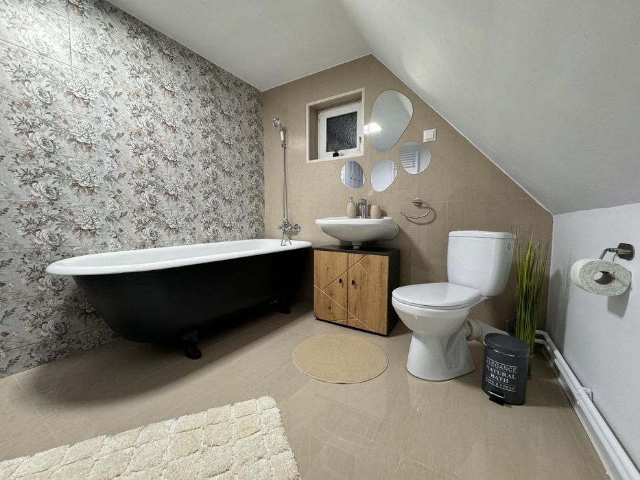 Casă/Cabana de Închiriat  Valiug-Crivaia 8-10 Persoane