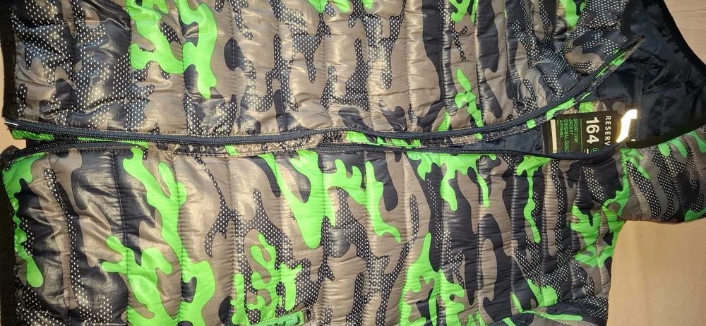 Спортно яке с качулка