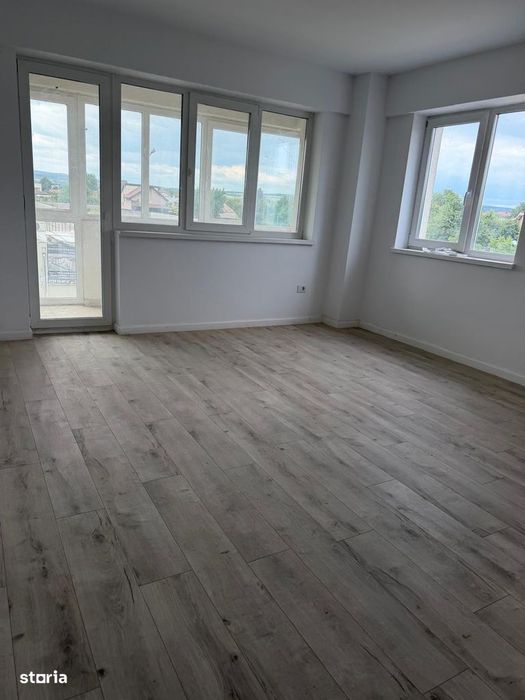 Vand Apartament Calea Moldovei etaj 1