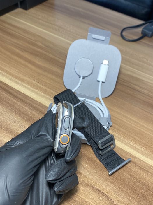 Apple Watch Ultra / 49 mm / Graphite