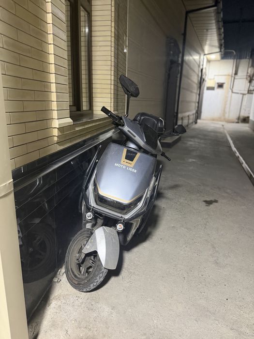 Скутер електроний