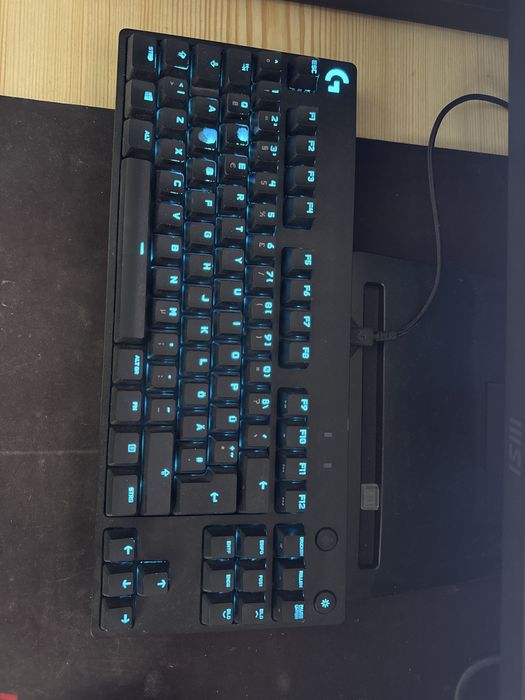 Vand/schimb Pc Gaming+ Monitor 100hz+ Tastatura (setup) Ryzen 5