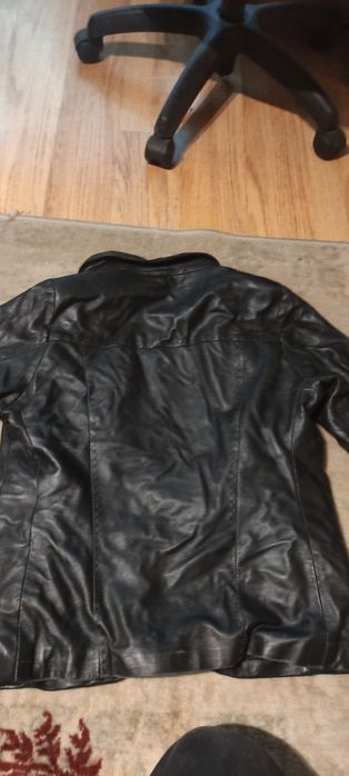 Яке естествена кожа черно и кафяво