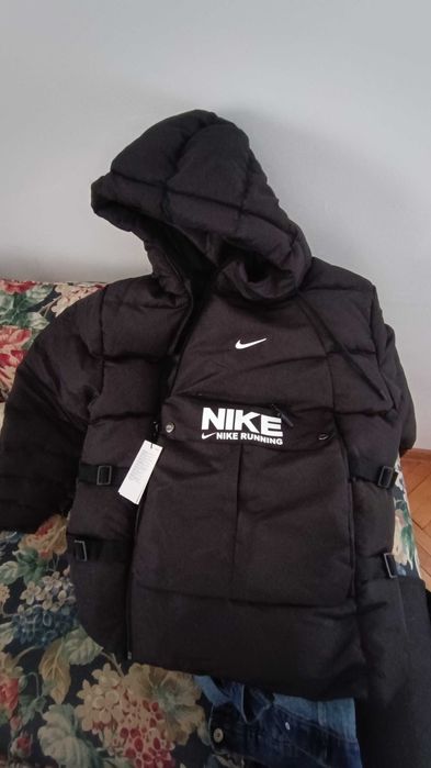 Продавам зимно яке Найк