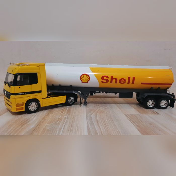 Продам игрушку модель грузовика