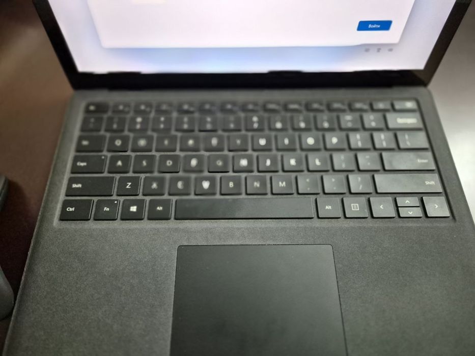 Продаётся ноутбук Microsoft Surface, мышка и кулер