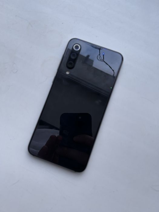 Телефон Xiaomi Mi 9 SE