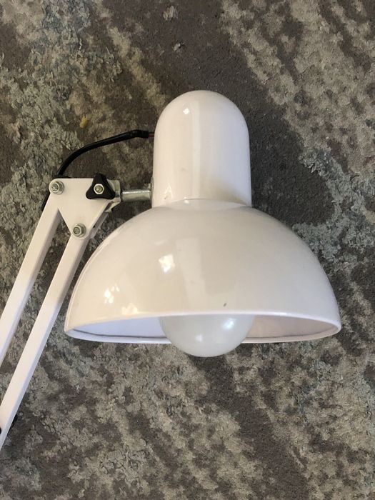 Настольная лампа для маникюра