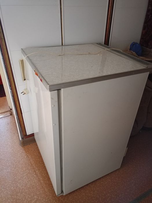 Продам морозильник