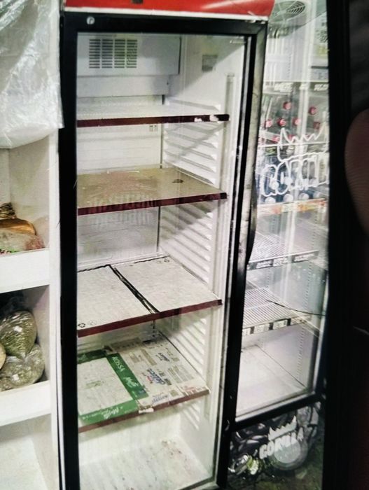 Продам Витринные холодильник 2 ПО цене 1