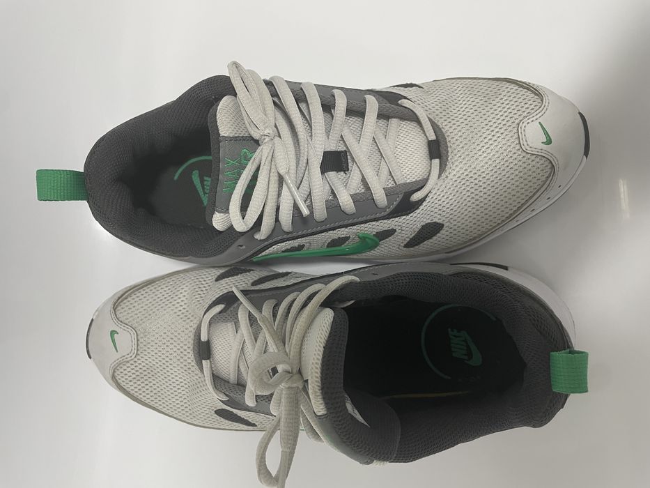 Продам оригинальные кроссовки Nike Air