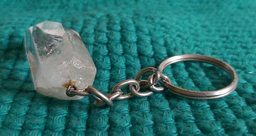 Breloc cu cuarț transparent