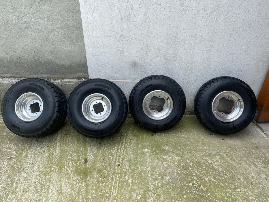 Vand un set de roti de strada pentru yamaha