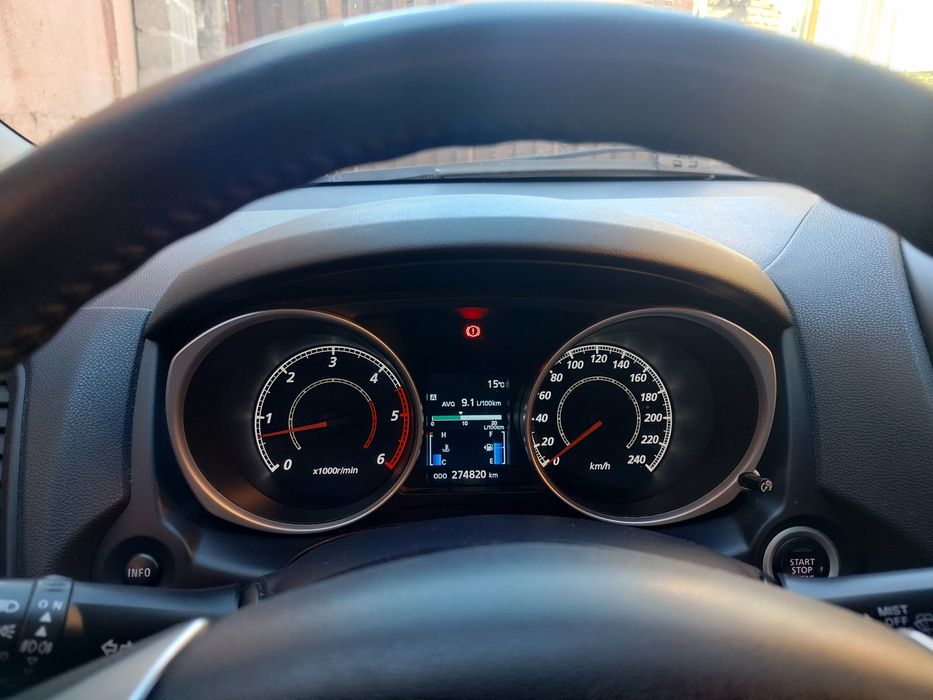 Vând Mitsubishi ASX