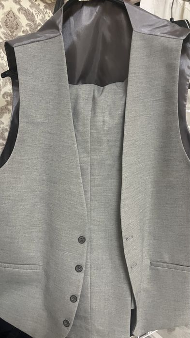 Продаю мужской костюм