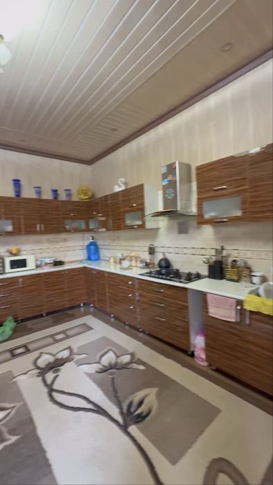 Сифатли мебель + газ плита + вытяжка,