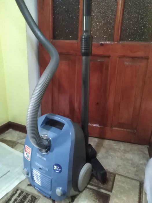 Прадаётся пылисос как новый