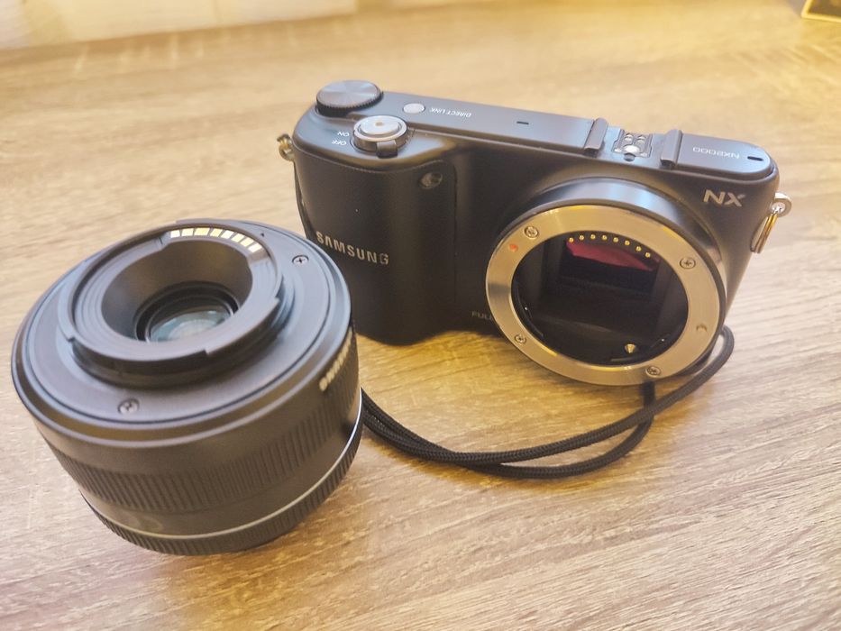 Samsung NX2000 cu obiectiv defect