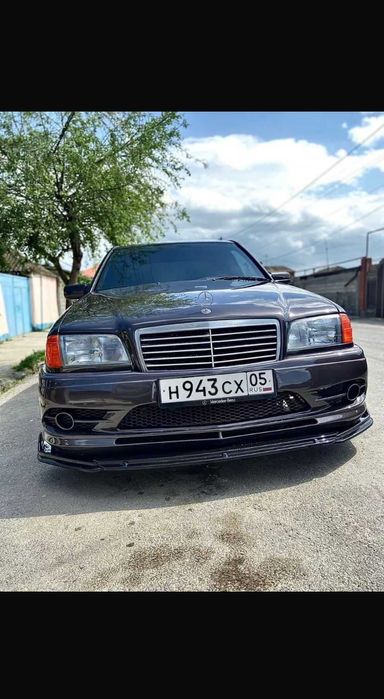 Передний бампер на Мерседес W202 (C-класс).