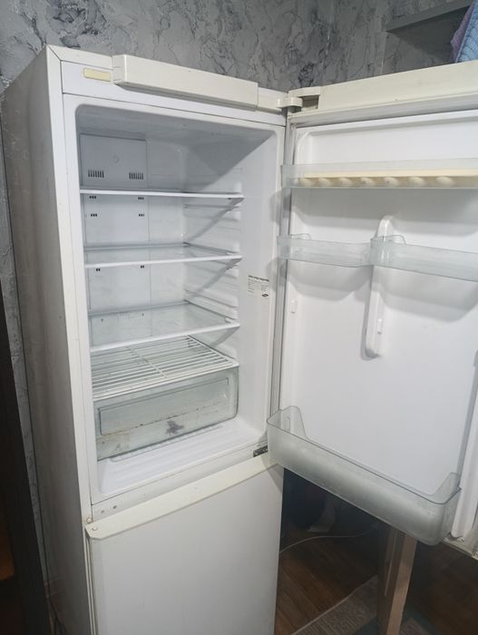 Холодильник Samsung