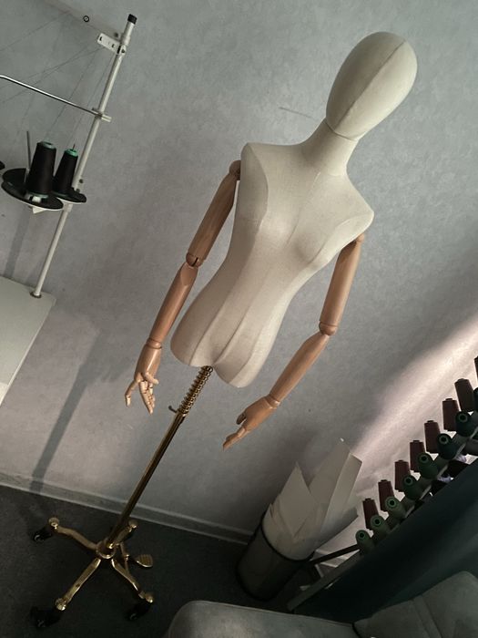 Maniken+bichuv stoli yigiladigan+oyna  jami 200$