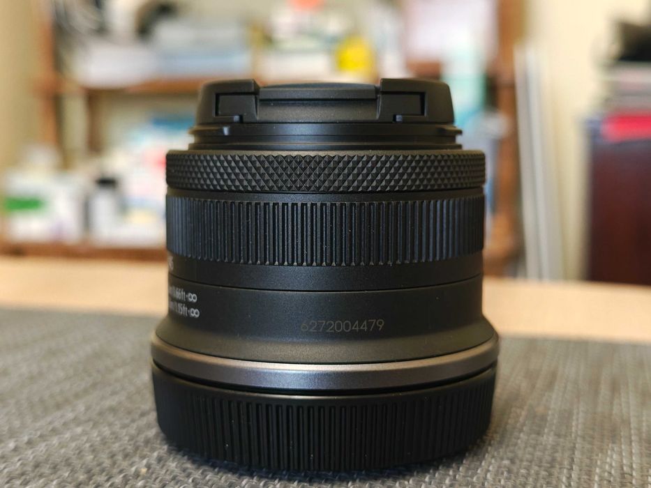 Продавам обектив Canon RF-S 18-45 IS STM