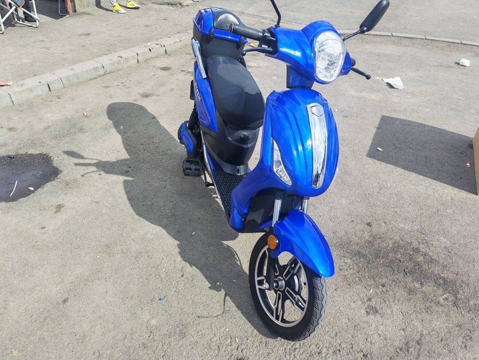 vand scuter electric cu carte c.i.v