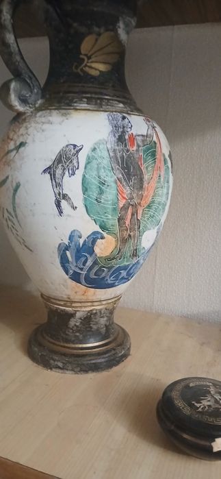 ГОЛЯМА елинска амфора