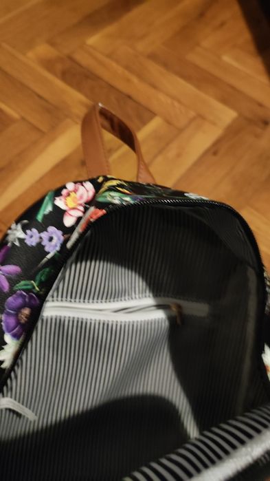 Дамска раница на цветя