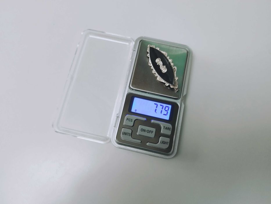 Veche Brose argint 800 si onix model floral