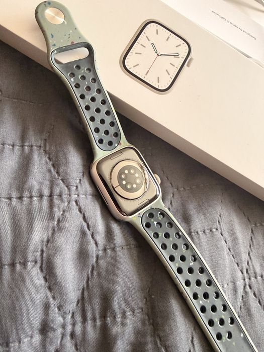 Часовник Apple Watch Series 7 Starlight Aluminum 41 мм