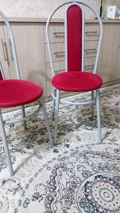 Стулья новые бордовые и серые