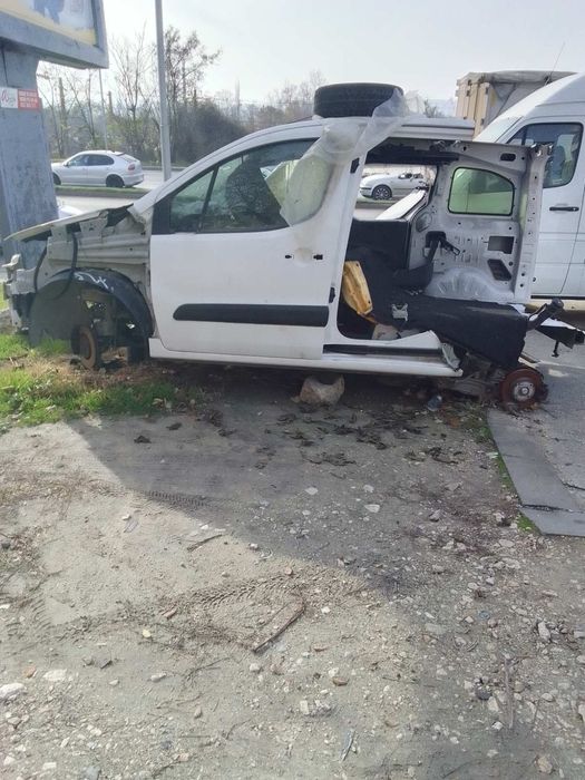 Peugeot Partner 1.6 HDI 2010г на части