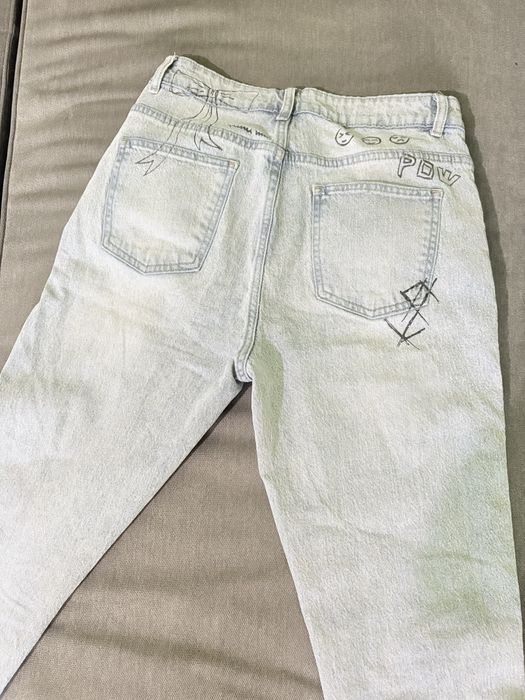 Светла сини дънки с рисунки