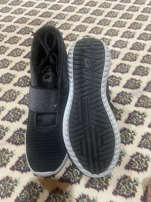 Спортни обувки 39н.