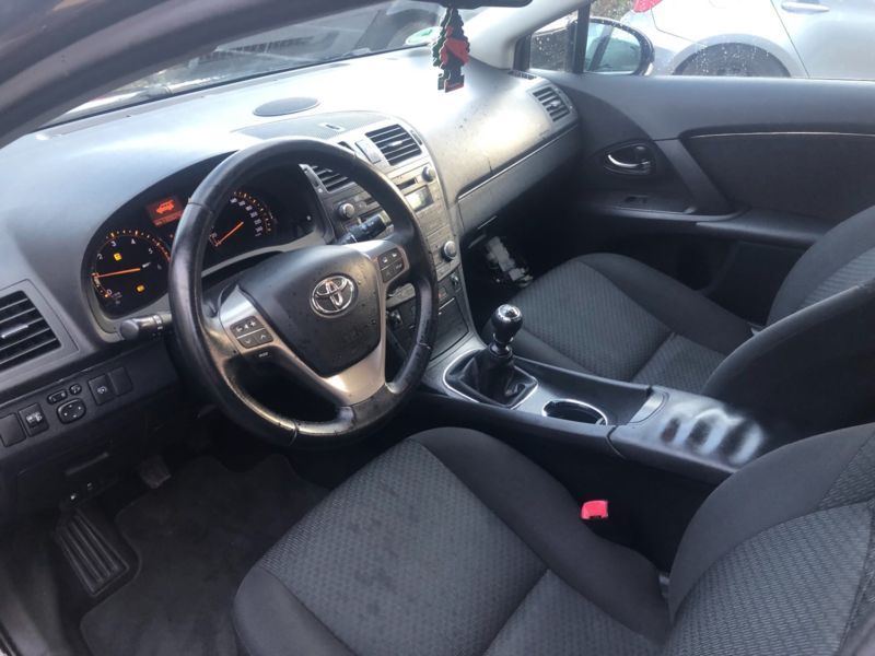 тойота авенсис 2009г 2.2д кат 177к.с здраво табло