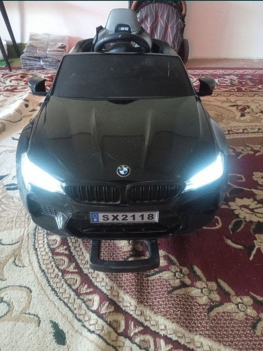 BMW pultli mashina sotiladi