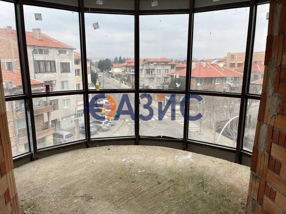 Жилищна сграда с търговски площи в гр.Поморие, 900кв. м., 855 000 евро