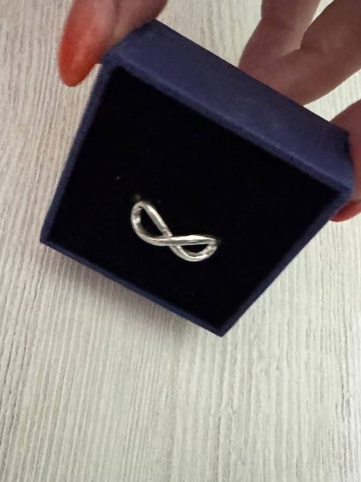 Женское серебряное кольцо размер примерно 17-18